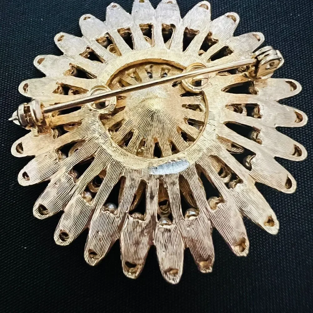 Vintage Sun Flower Burst Pearl Detailed Brooch Floral Gold Tone BEAUTIFUL 4259